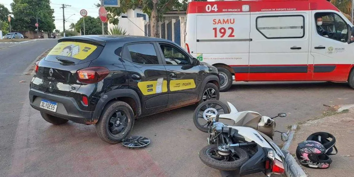 Motociclista fratura a perna após colisão entre veículos