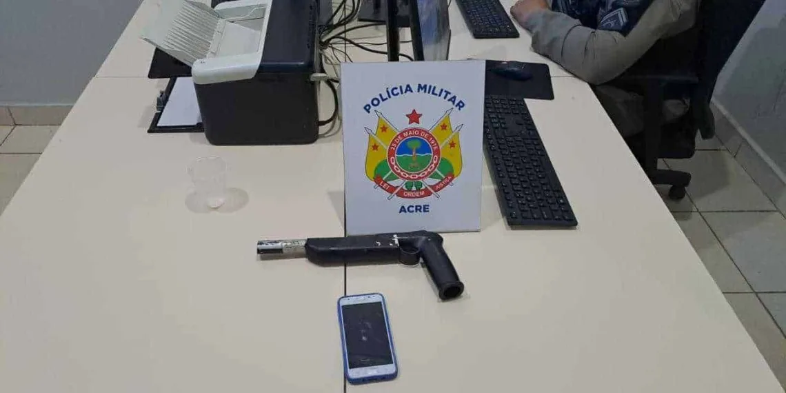 Homem comete assalto contra policial aposentado e é preso