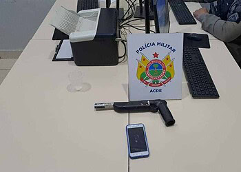 Homem comete assalto contra policial aposentado e é preso