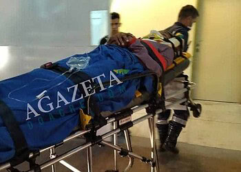 Motorista de caminhonete atropela e arrasta motociclista por 10 metros