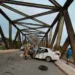 Quatro pessoas ficam feridas em acidente de carro sobre a ponte do Rio Iaco