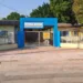 Armado com uma faca, adolescente pula muro de escola e rouba celular de professora