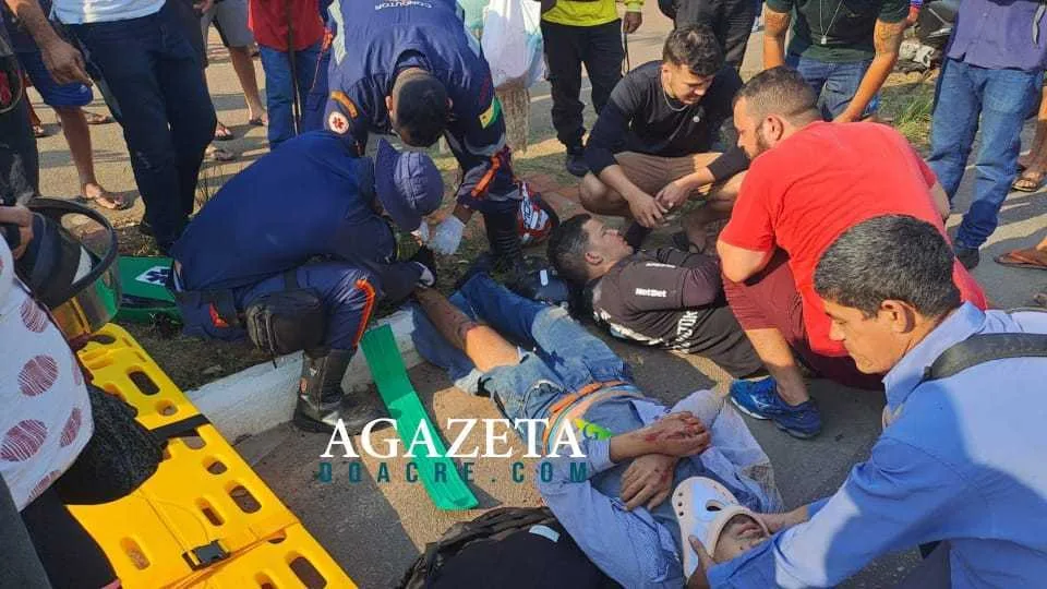 Colisão entre motocicletas deixa três pessoas feridas