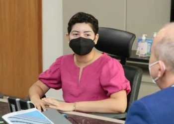 Advogada Bruna participa da campanha “Lugar de autista é em todos os lugares – Discriminação é crime, inclusão é o caminho”, lançada pelo MPAC no mês de julho (Foto:  Tiago Teles/Ascom MPAC)