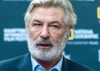 FBI conclui que Alec Baldwin apertou gatilho do revólver que matou Halyna Hutchins