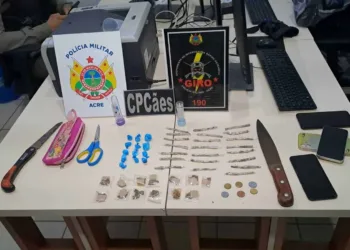 Na capital, mulher foge de cerco policial e abandona bolsa ‘recheada’ de entorpecentes