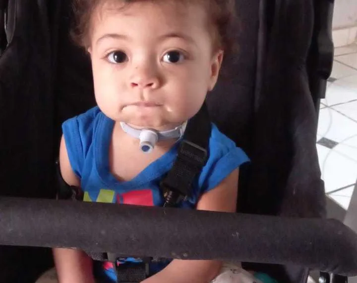 Três meses após transferência de bebê para Manaus e com nova viagem de emergência prevista, família luta para receber ajuda do TFD
