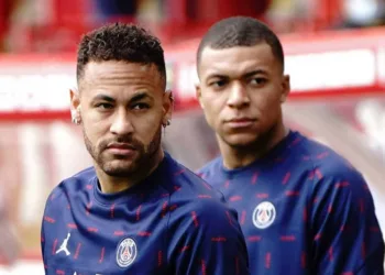 Mãe de Mbappé diz que não há problemas entre o francês e Neymar