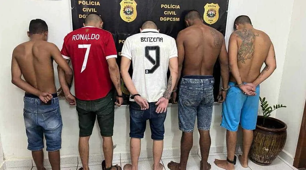 Faccionados saem às ruas fortemente armados, executam rival e geram pânico em cidade do interior do Acre