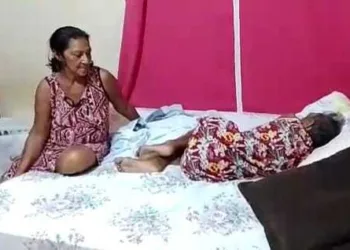 Família pede ajuda para comprar cadeira de rodas e fraldas geriátricas à idosa que se encontra acamada, em Rio Branco