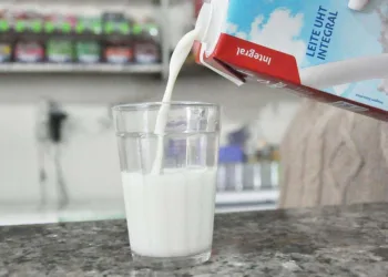Preço do litro do leite no Acre está 21% mais caro que o do litro da gasolina