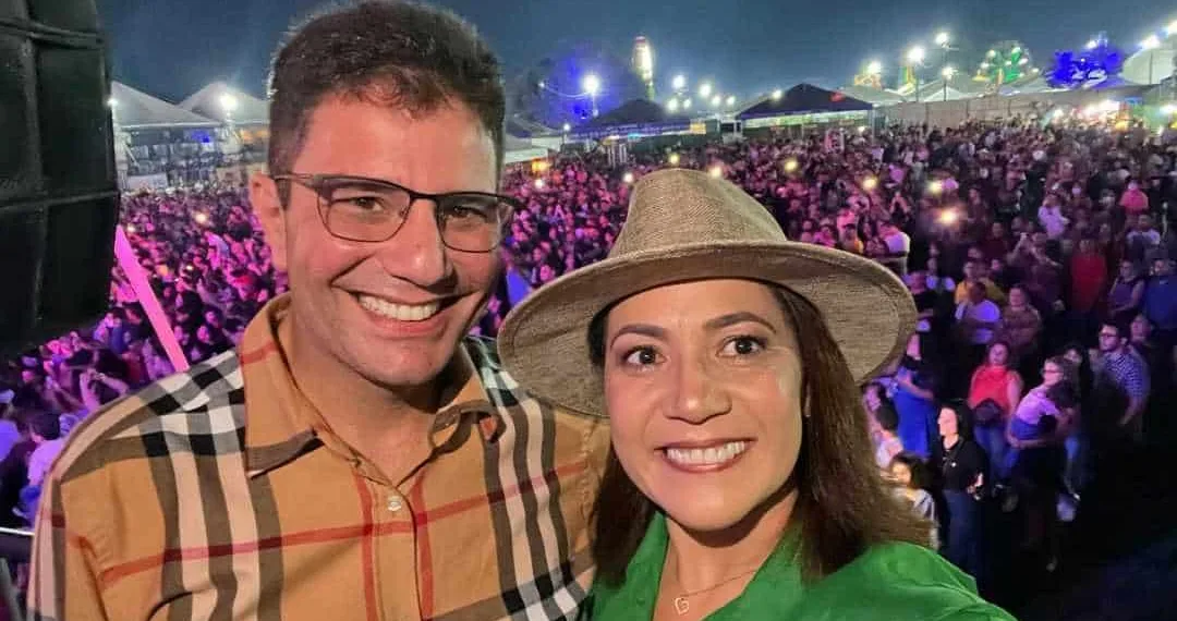 Mailza Gomes e Gladson Cameli vão juntos ao show da cantora gospel Bruna Karla