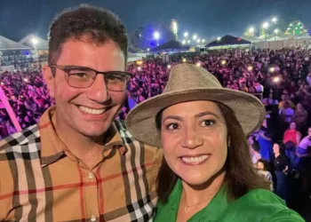 Mailza Gomes e Gladson Cameli vão juntos ao show da cantora gospel Bruna Karla