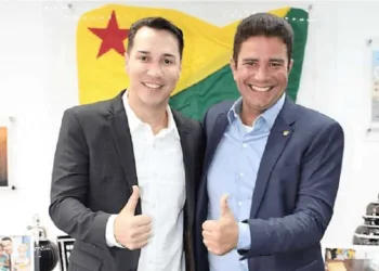 Material oficial de Gladson Cameli tem Ney Amorim como candidato ao Senado