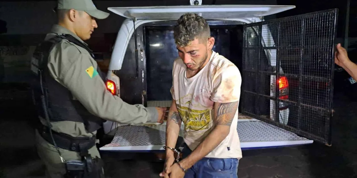 Homem que roubou mulher, passou a mão em suas partes íntimas e agrediu criança, é preso na Via Chico Mendes