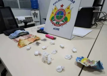 Polícia prende homem no Centro de Rio Branco com porções de cocaína, skunk e crack