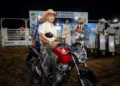 Abimael Lima, de Senador Guiomard, é o grande campeão do rodeio na Expoacre 2022
