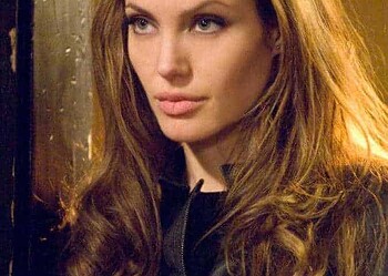 Angelina Jolie pede mais de um bilhão de reais em processo contra Brad Pitt