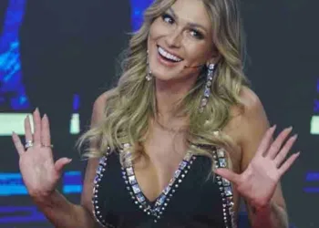 Em momento raro, Lívia Andrade fala sobre relação com o namorado: - Sou uma mulher abençoada