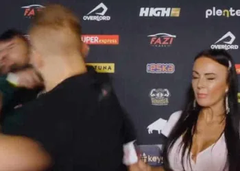 Lutador perde a linha, invade entrevista e agride youtuber com socos