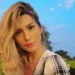 "Constrangedor..."; Após pergunta de Luciano Huck, Lívia Andrade supostamente 'interrompe' Gabriel Sater no "Domingão" e volta a ser detonada na web
