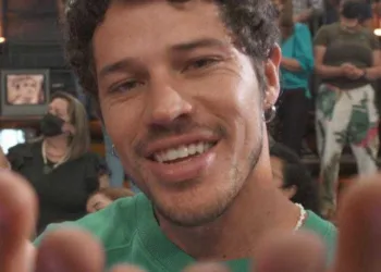 José Loreto relembra primeiro contato com Rafa Kalimann: - Fui bem cara de pau