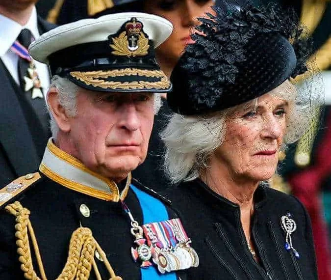 Homem que diz ser filho de rei Charles e Camilla Parker Bowles quer conversar com príncipe Harry: - Somos os renegados da família real