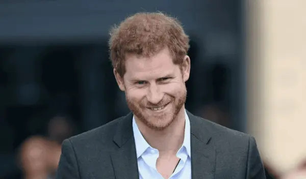 Saiba o pedido polêmico de Príncipe Harry que fez a madrasta Camilla cuspir chá: 'Ela disse que era ridículo'