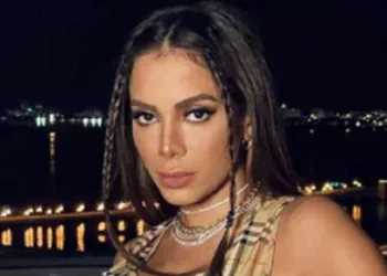 Produtor musical detona Anitta: "Se tiver que dar ela dá"