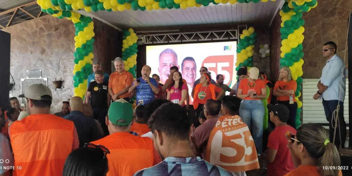 Bocalom reúne milhares de pessoas em apoio a Petecão, Márcia e Bolsonaro