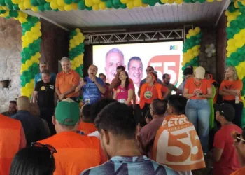 Bocalom reúne milhares de pessoas em apoio a Petecão, Márcia e Bolsonaro