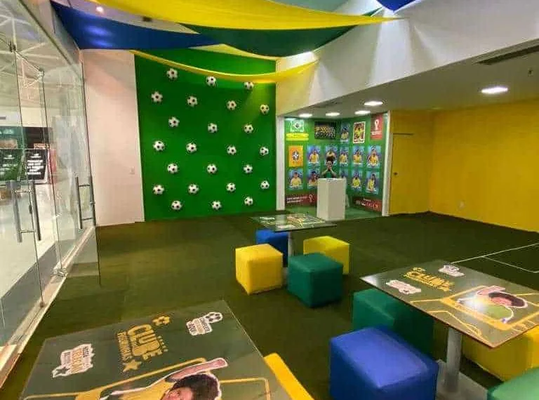 Via Verde Shopping disponibiliza espaço para trocas de figurinhas da Copa