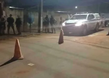 Policial penal reage a tentativa de assalto e adolescente acaba morto em Rio Branco