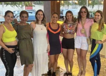 A querida Girlane Barcelos comemorou seu aniversário do jeitinho que mais gosta: jogando Beach tênis com as amigas