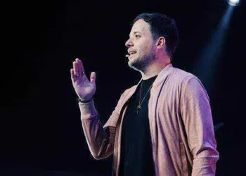 Cantor gospel André Valadão se apresenta na Expoacre Juruá nesta sexta-feira