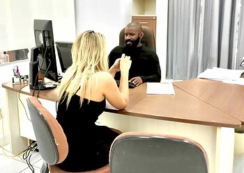 Polícia prende 'Loira do Estalionato' acusada de ter aplicado golpe em mais de dez vítimas