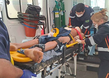 Assaltante tenta roubar restaurante e leva tiro na cabeça de policial à paisana