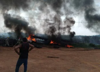 Corpo de Bombeiros contém incêndio na região do Via Verde