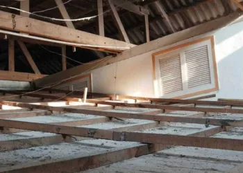 Forro do hospital de Sena Madureira desaba e paciente fica gravemente ferido