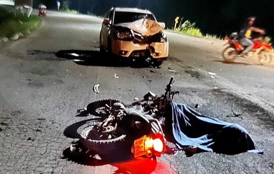 Motociclista morre após invadir a contramão e colidir de frente com carro, no interior do Acre