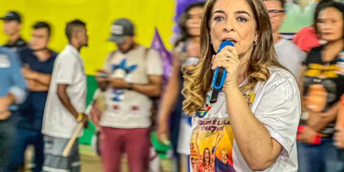 Ato em apoio à candidatura de Nazaré Araújo lota quadra da Baixada