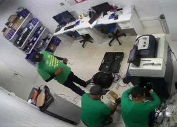 Dois suspeitos de roubar loja de departamento são presos pela polícia em Rio Branco