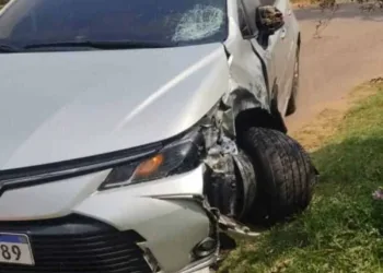 Motociclista é atropelada, tem perna dilacerada e fica em estado grave