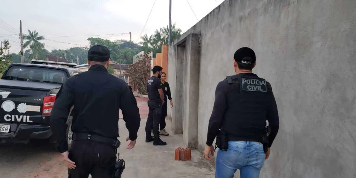Polícia Civil cumpre mandados na cada de vereador em Feijó