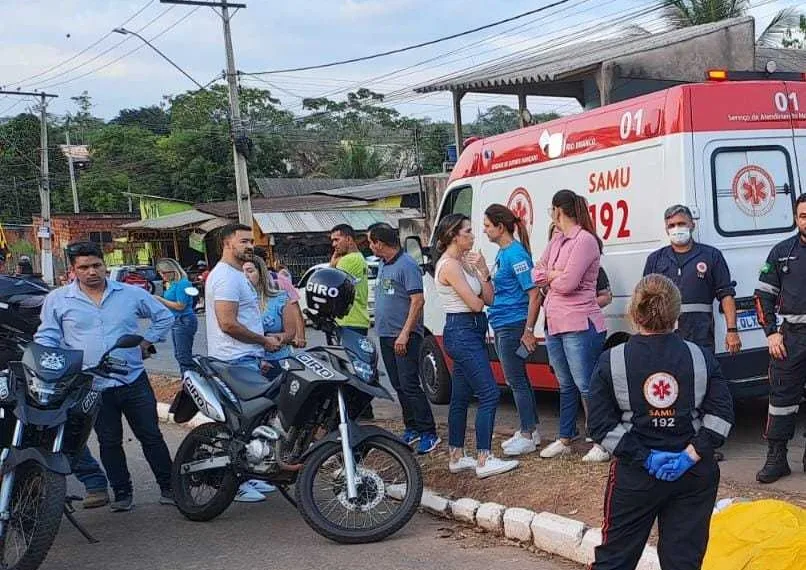 Jovem morre após cair de caminhonete durante carreata política em Rio Branco