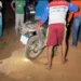 Acidente aconteceu quando o motorista tentou ajudar um motociclista