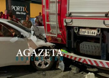Motorista bate carro na traseira de viatura dos Bombeiros