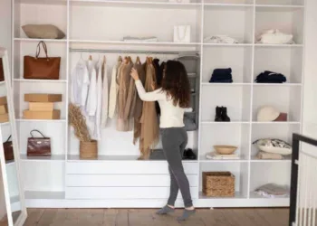 Aprenda em 4 passos como armazenar suas roupas