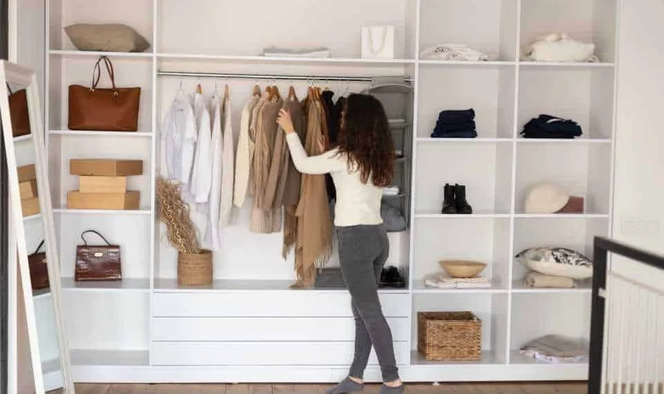 Aprenda em 4 passos como armazenar suas roupas