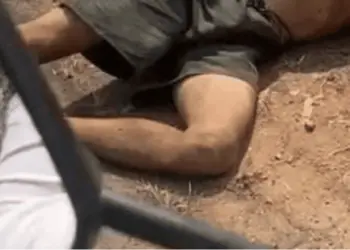 Jovem foi econtrado com sinais de agressões